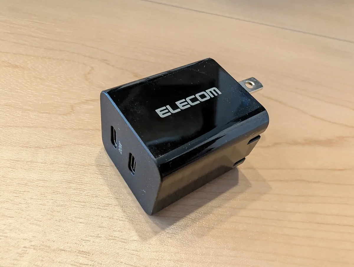 実際に使っているエレコム EC-AC3520BKの本体